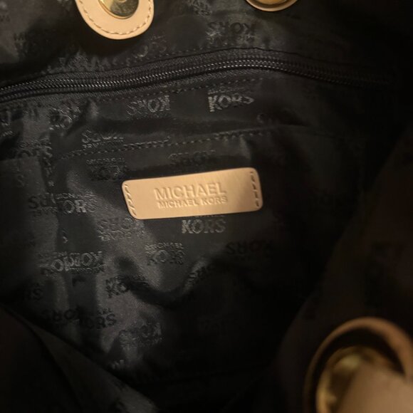 Michael Kors Jet Set Patent Leather Tote Bag in Black with Tan Straps. - Picture 7 of 9